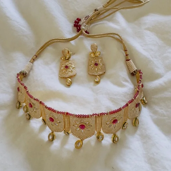 Brand new antique gold plated Indian Pakistani kundan Gold & Pink Necklace Set